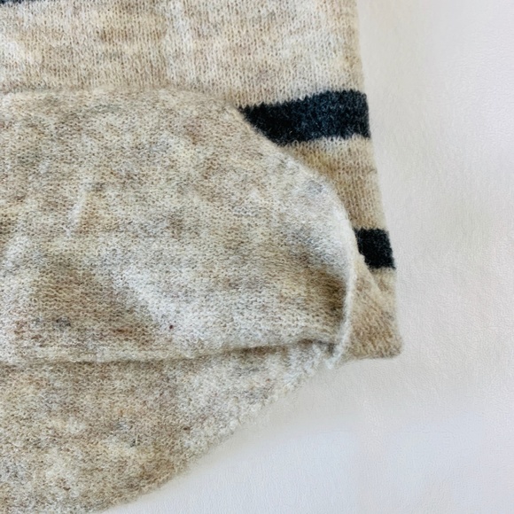 🌷MSSP Striped Light Weight Sweater - Picture 5 of 6